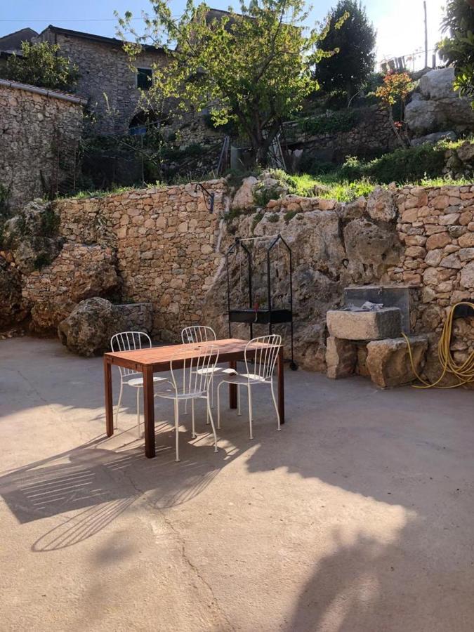 Ca Di Pippo "Volpe" Appartamento Ristrutturato オルコ・フェリーノ エクステリア 写真